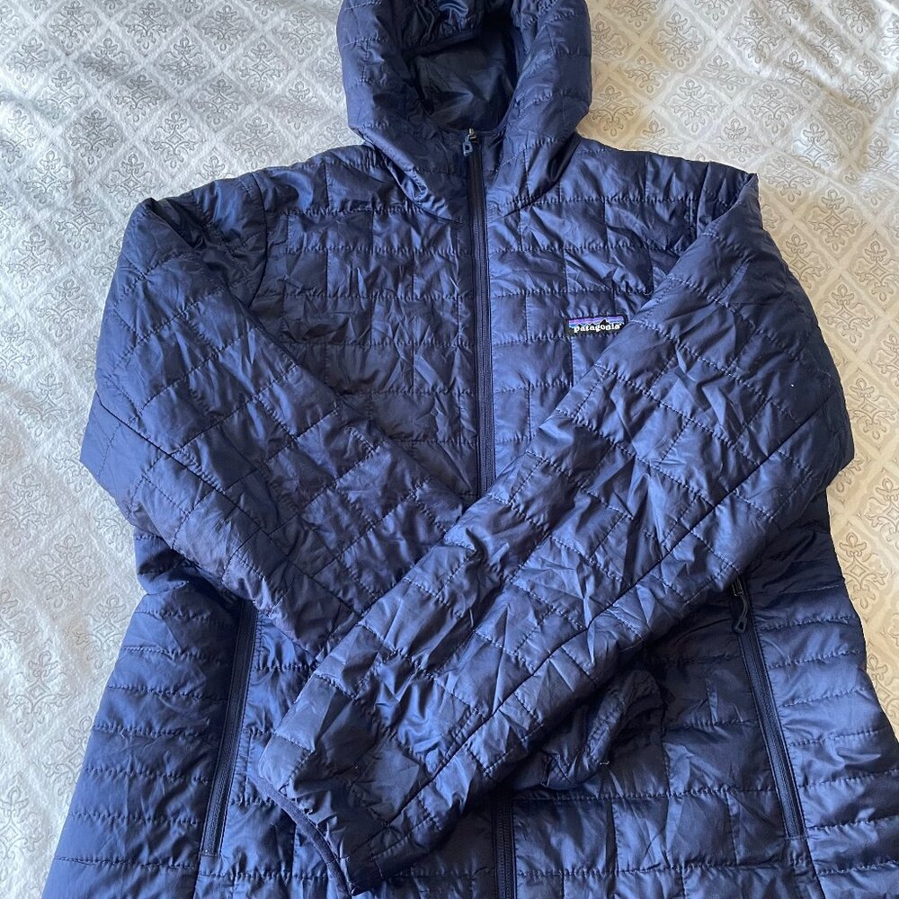 Patagonia Women’s L Nano Puff with hood
